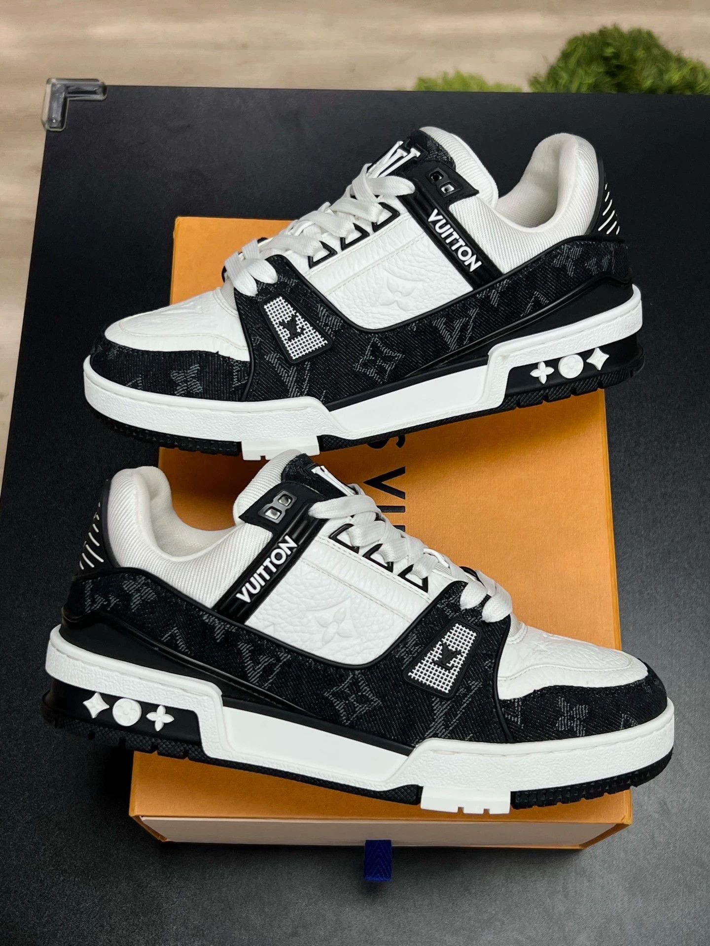Louis Vuitton lv trainer black and white sneakers size 37.5 Size US 5.5 / EU 38 - 4 Thumbnail