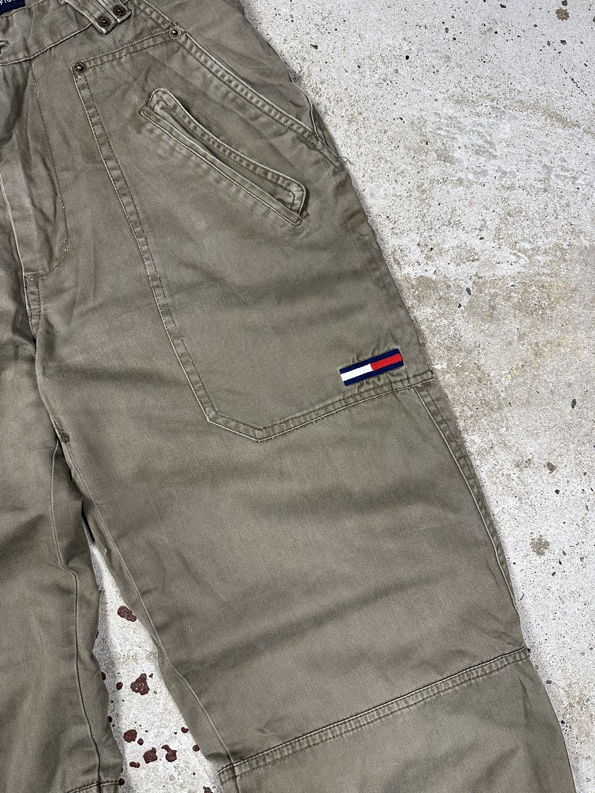 Tommy Hilfiger × Vintage Vintage Y2K Tommy Hilfiger Baggy Distressed Brown Pants Size US 31 - 6 Thumbnail