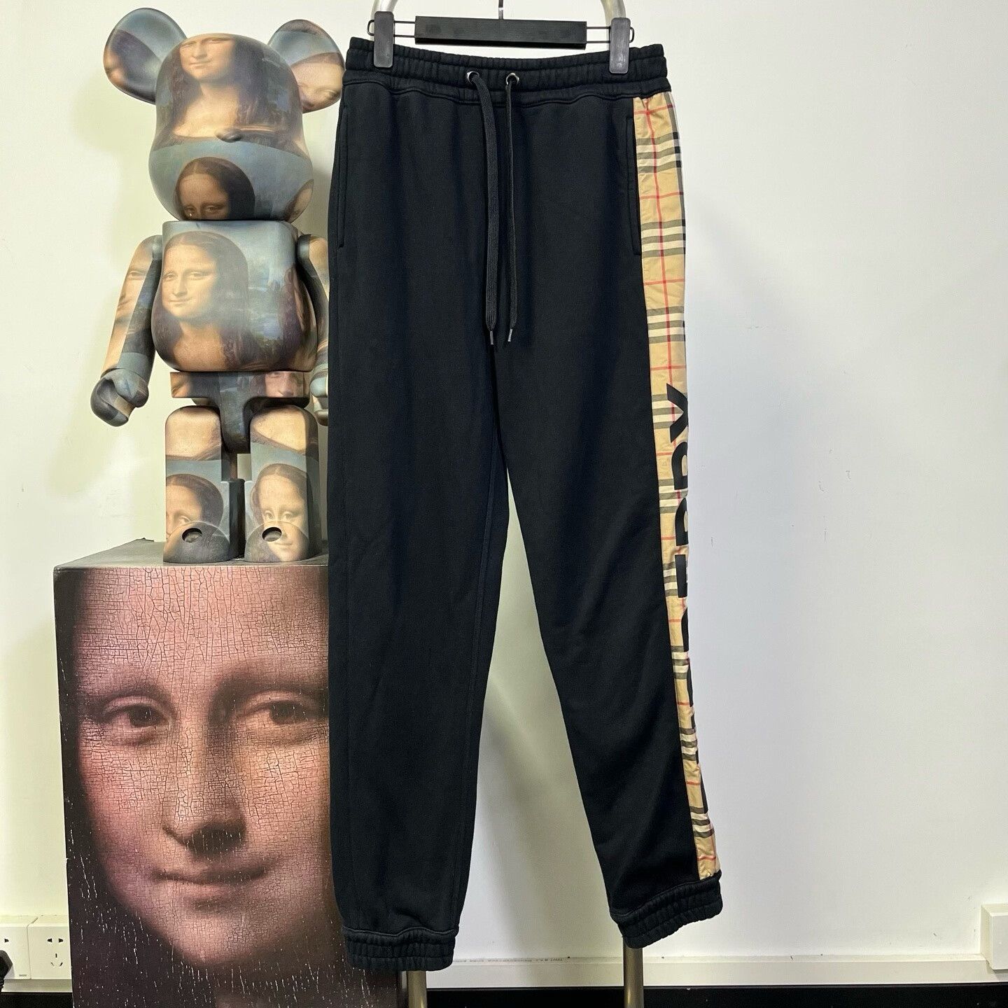 Burberry Burberry Plaid Pants 26 Women Size 26" / US 2 / IT 38 - 1 Thumbnail