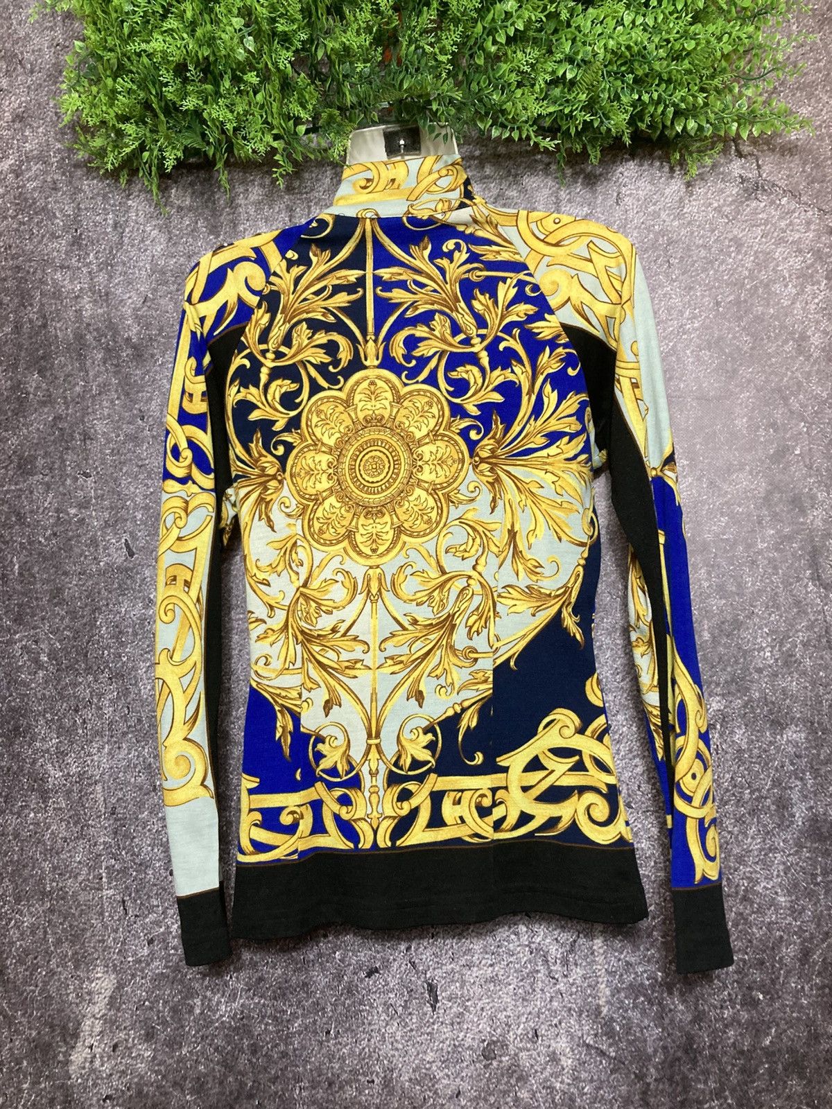 Versace VINTAGE VERSUS GIANNI VERSACE BAROQUE LANA WOOL JUMPER Size L / US 10 / IT 46 - 4 Thumbnail