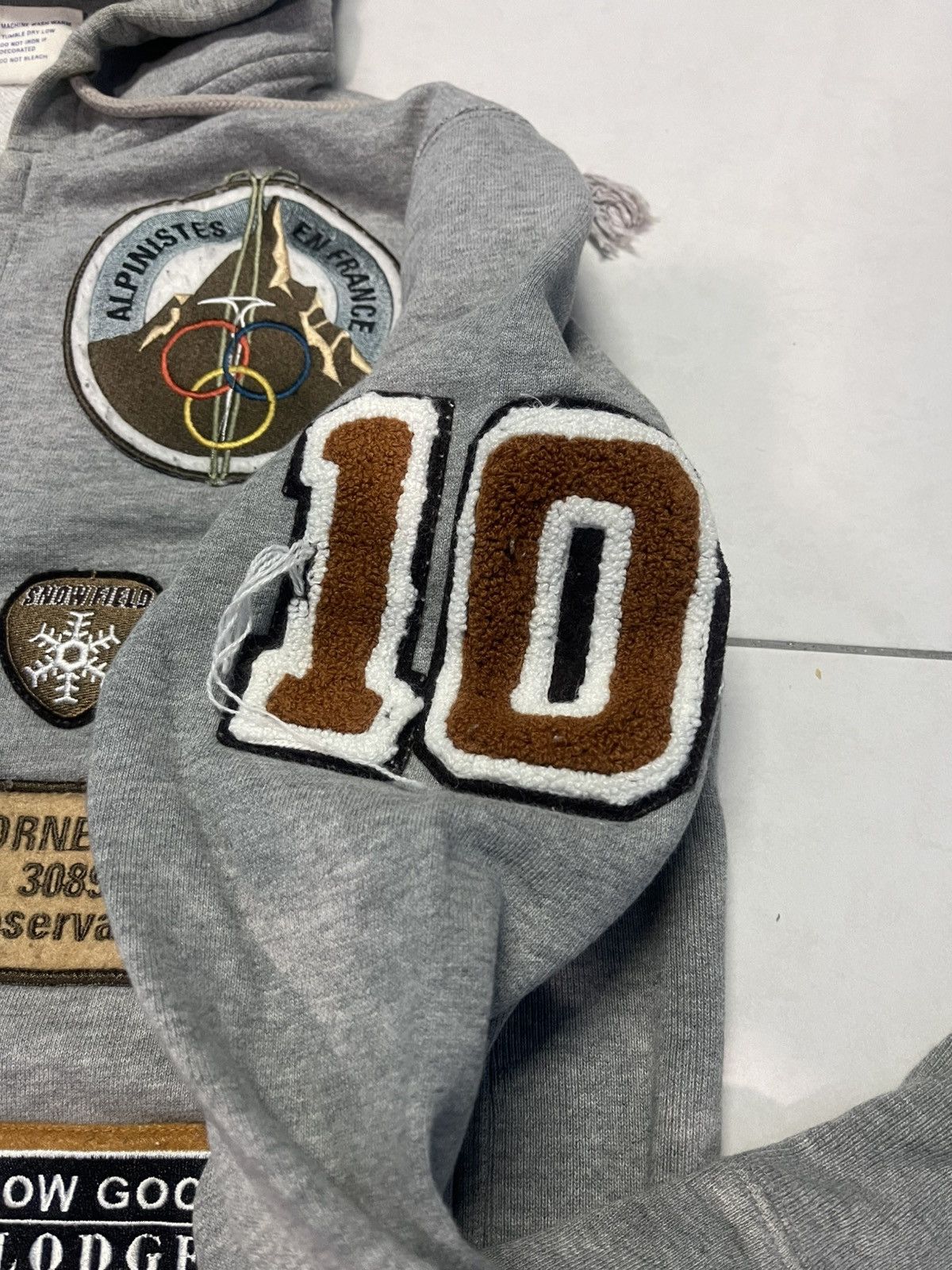 Champion 🔥HOT🔥VINTAGE CHAMPION WORLDWIDE PATCHES VERY RARE Size US M / EU 48-50 / 2 - 4 Thumbnail