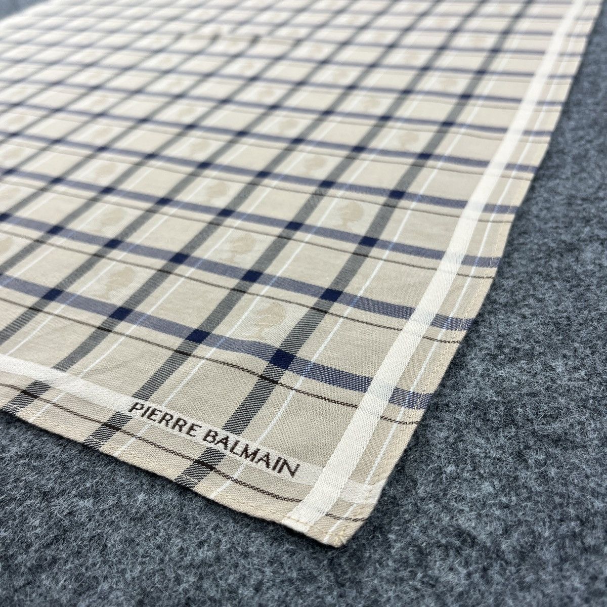 Pierre Balmain Pierre Balmain Handkerchief / Bandana / Neckerchief B717 Size ONE SIZE - 5 Thumbnail