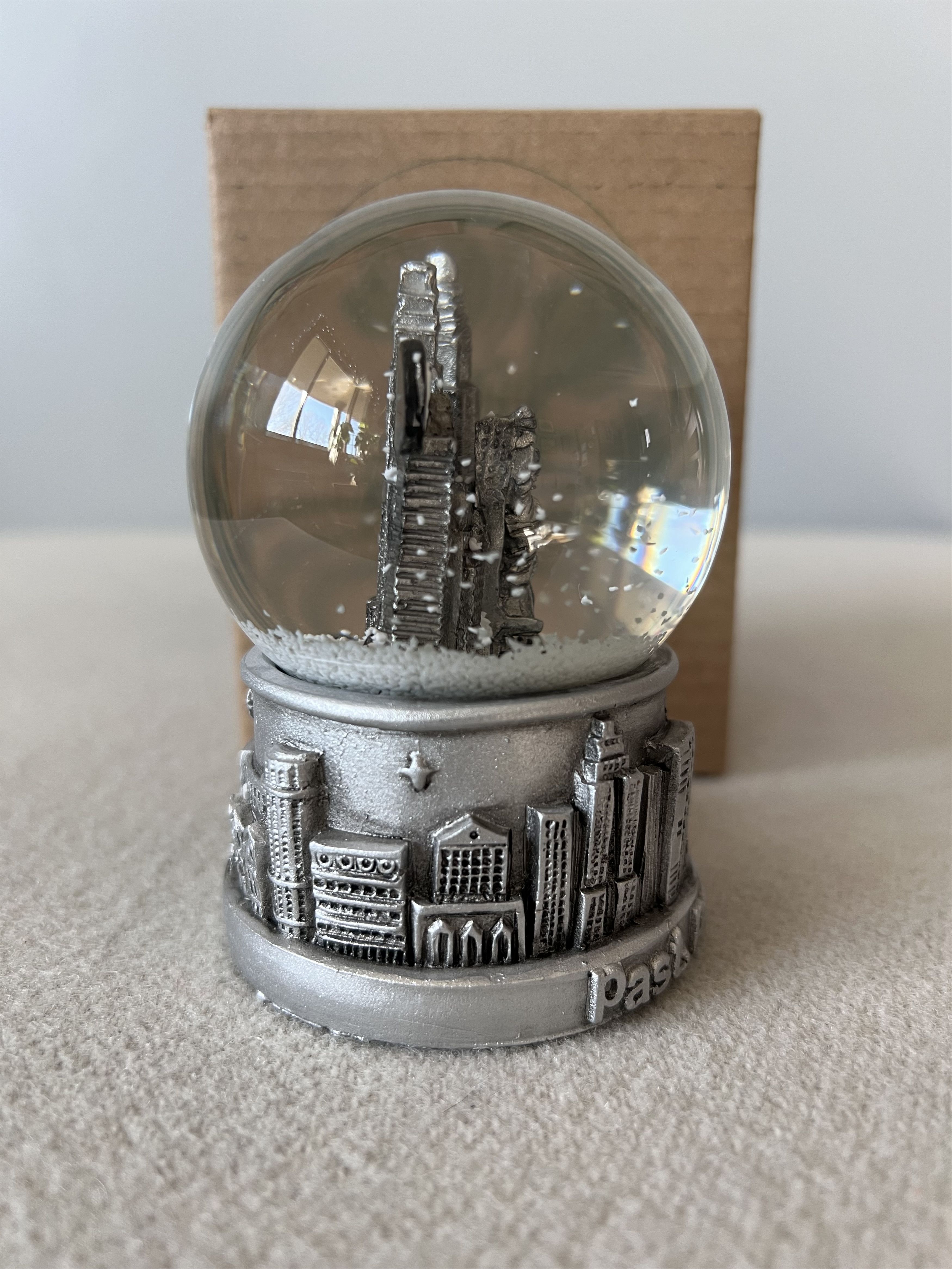 HIDDEN Hidden NY Snowy NY Snow Globe Size ONE SIZE - 3 Thumbnail