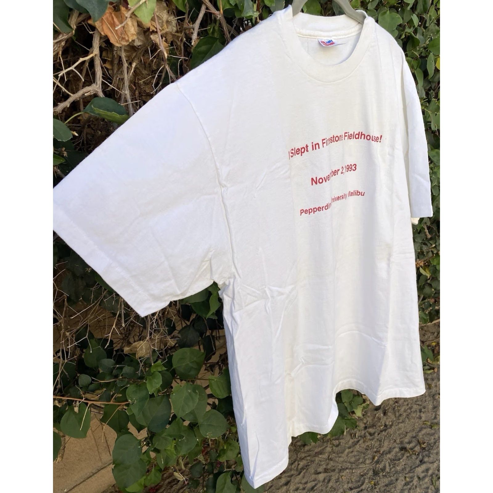Hanes VINTAGE Hanes I Slept in Firestone Fieldhouse Pepperdine University T Shirt XL Men White 1990-1999 University California 1993 Mens Shirt Graphic Print Size US XL / EU 56 / 4 - 4 Thumbnail