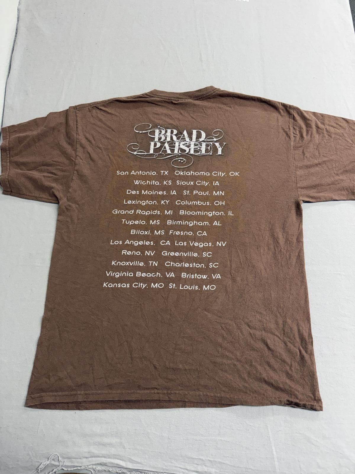 Gildan Vintage Brad Paisley T-shirt Faded Tour Dates Tee 2007 - L Size US L / EU 52-54 / 3 - 2 Thumbnail