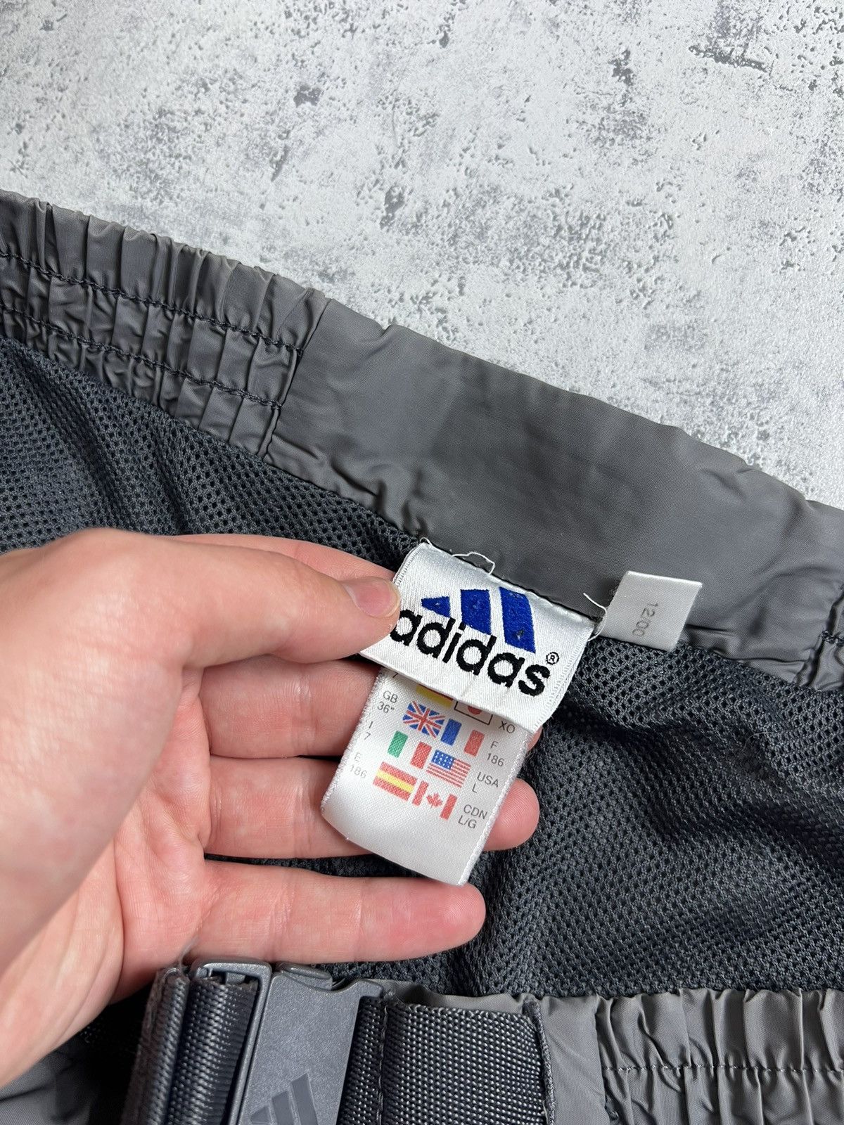 Adidas 90s Adidas Retro Logo Vintage Gorpcore Parachute Nylon Pants Size US 32 / EU 48 - 9 Thumbnail
