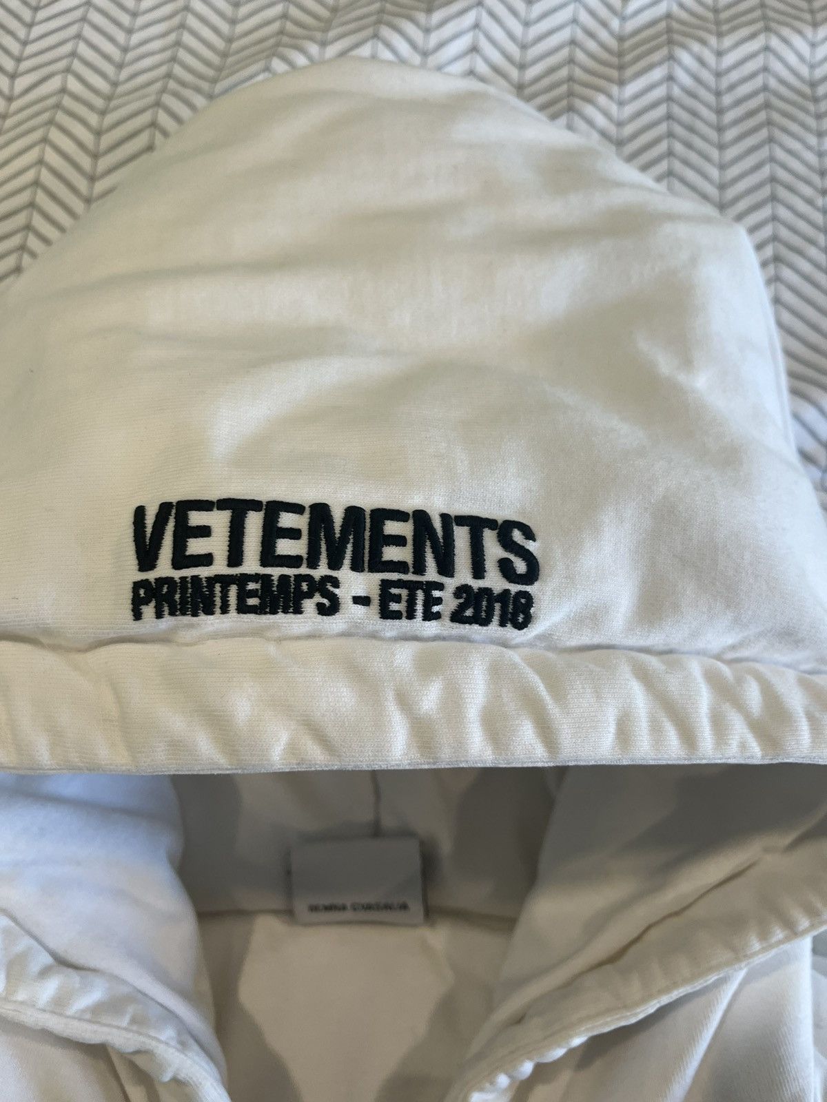 Vetements Vetements White Die Regionalbahn Bomber jacket/hoodie Size US S / EU 44-46 / 1 - 3 Thumbnail