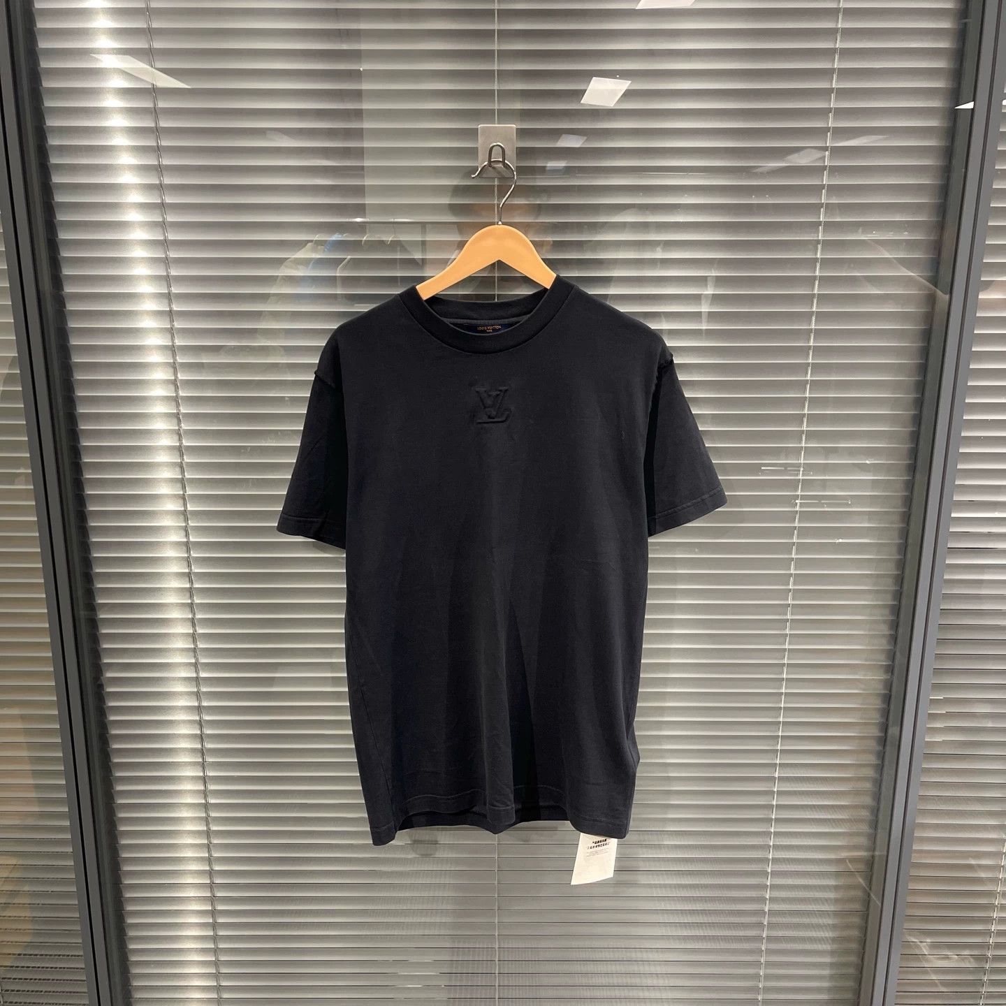 Louis Vuitton Louis Vuitton Embossed Short-Sleeve Tee M 99 New Size US M / EU 48-50 / 2 - 1 Thumbnail