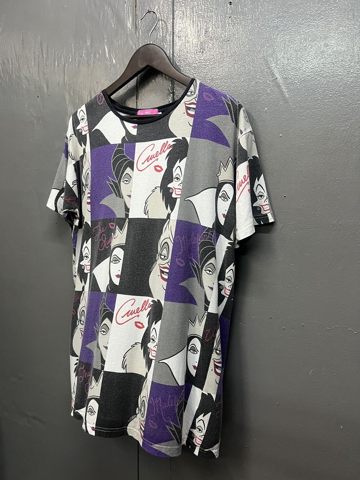 Disney Vintage Disney The Queen Tshirt Fullprint Size US M / EU 48-50 / 2 - 3 Thumbnail