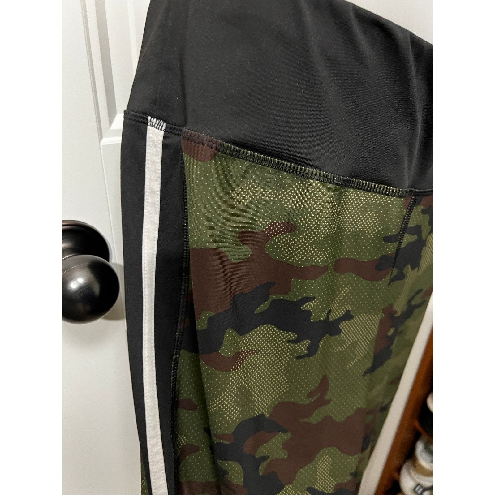 Athletic Works XXL 19" Printed Core Performance Capris Pants Camouflage Size 42" / US 20 - 5 Thumbnail