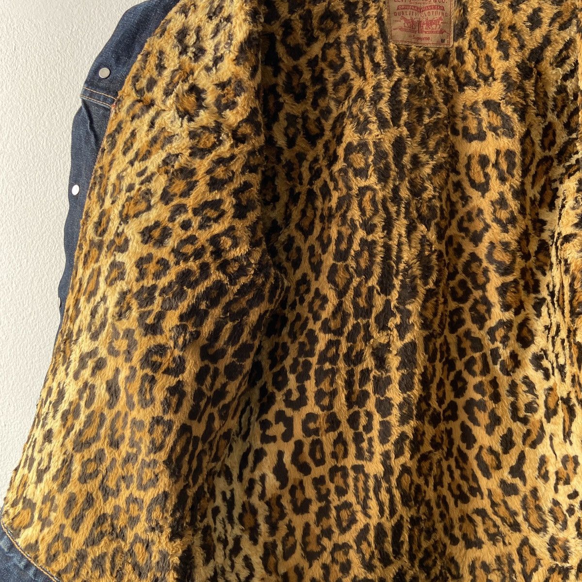 Levi's × Supreme SUPREME x LEVIS TRUCKER DENIM JEAN JACKET BLACK LEOPARD PRIN Size US M / EU 48-50 / 2 - 14 Thumbnail