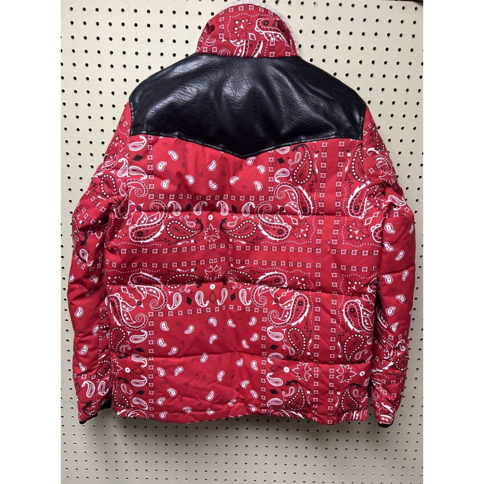 Levi's Levi's Puffer Jacket Men Red Bandana Sherpa Collar Western Size M NWT Size US M / EU 48-50 / 2 - 2 Thumbnail