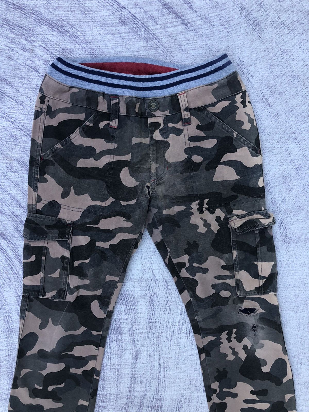 Designer × Japanese Brand Stretch Waist Multipocket Cargo Pants Military Pattern Size US 26 / EU 42 - 2 Thumbnail