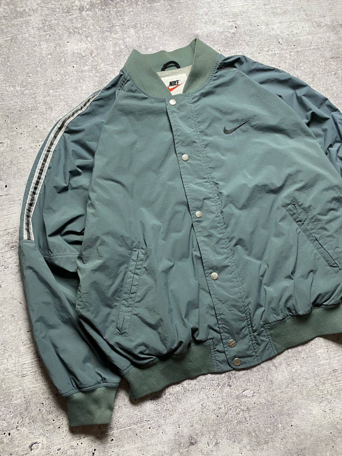 Nike Vintage Nike Nylon Bomber Jacket Size US L / EU 52-54 / 3 - 6 Thumbnail