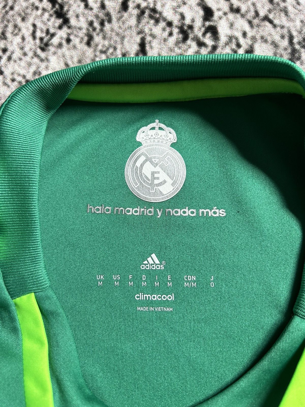 Adidas Real Madrid 2015/16 goalkeeper away adidas jersey Size US M / EU 48-50 / 2 - 11 Thumbnail