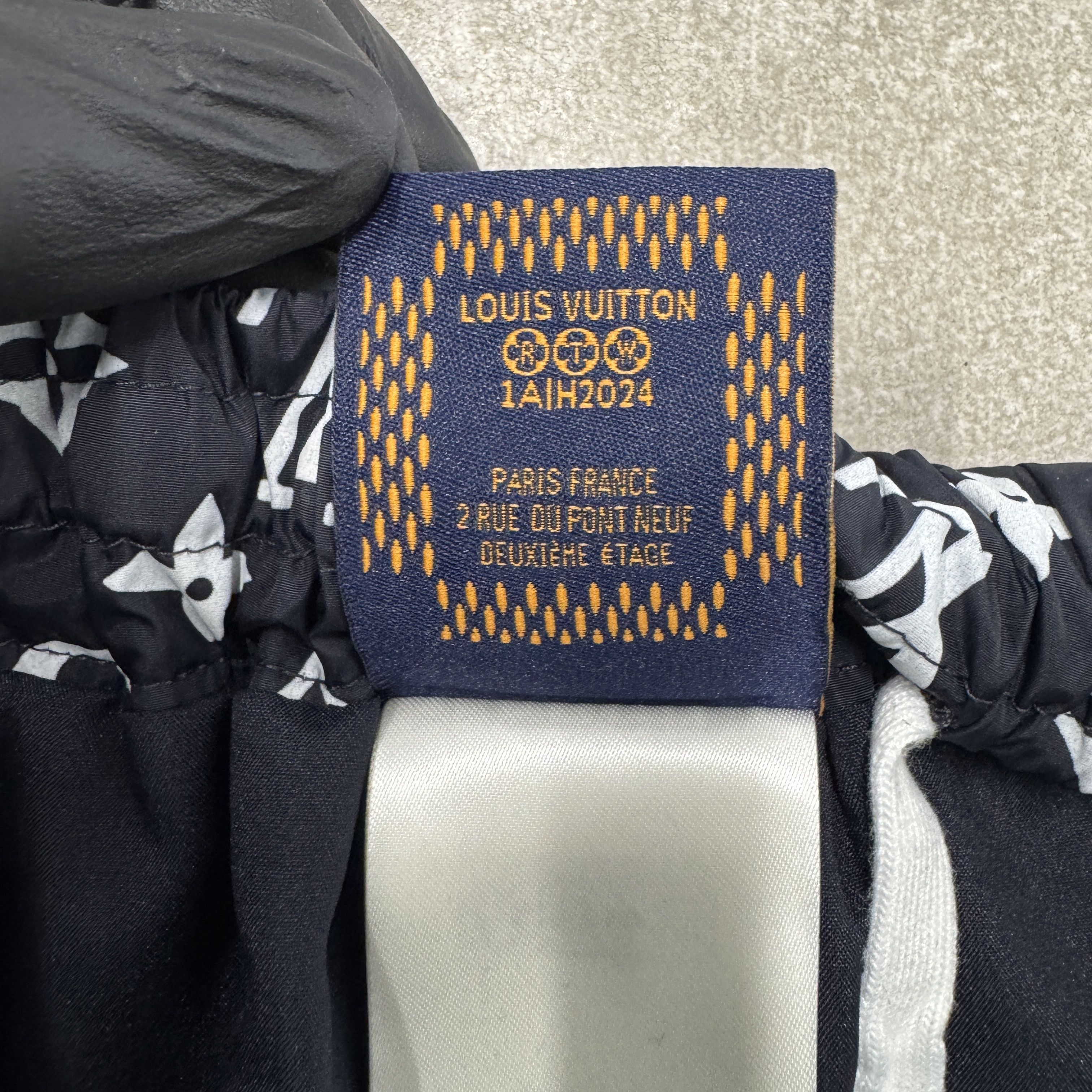 Louis Vuitton Louis Vuitton 1AFWQB Monogram Track Pants RRP £1720 Size US 30 / EU 46 - 12 Thumbnail