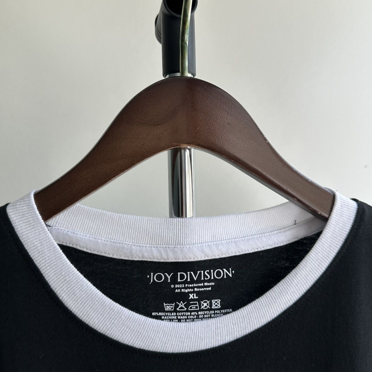 Joy Division JOY DIVISION UNKNOWM PLEASURES BAND TEE Size US XL / EU 56 / 4 - 5 Thumbnail