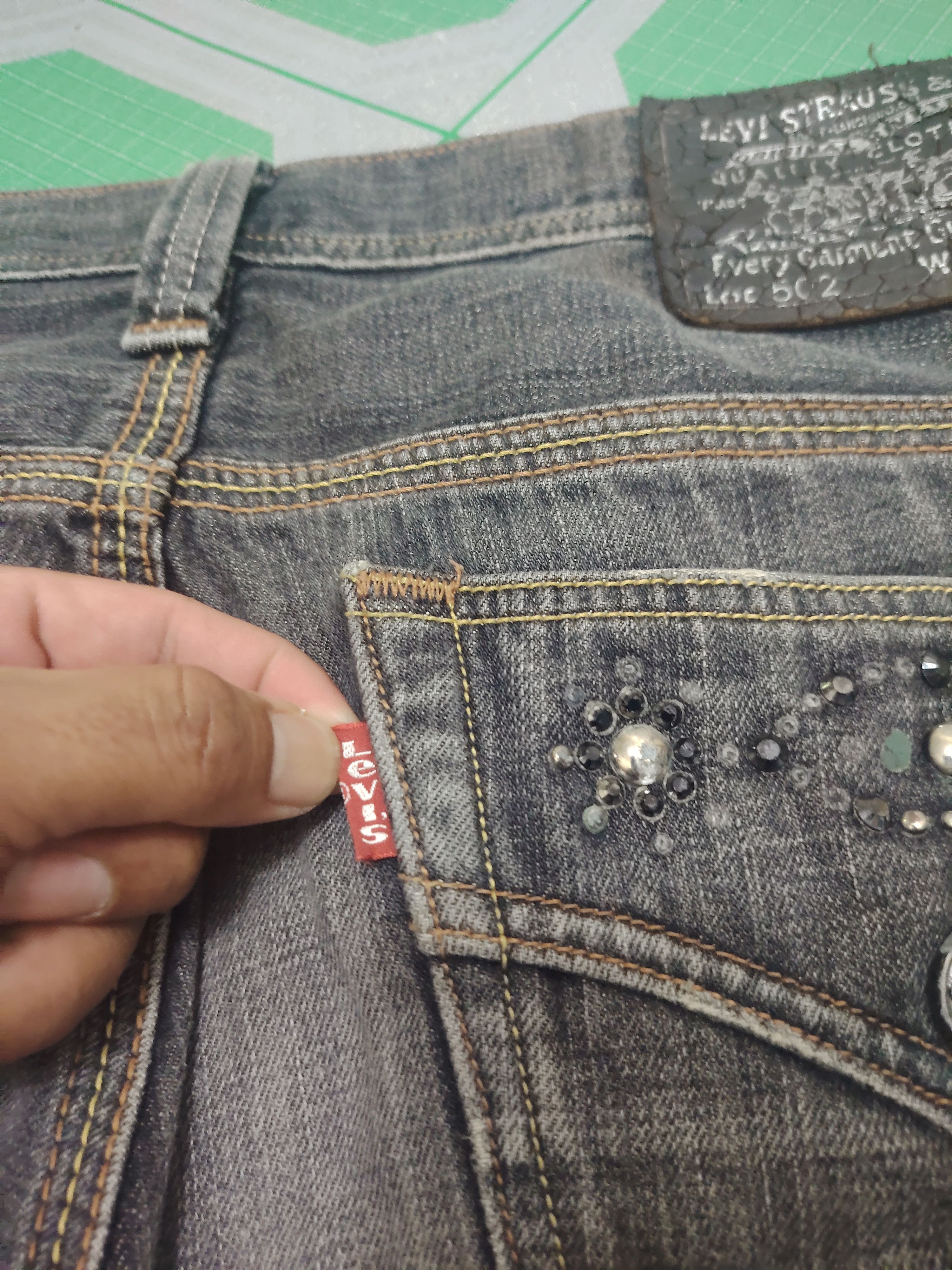 Levi's Distressed Rare!!! Levis 502 Back Pocket Bead Pattern Size US 34 / EU 50 - 20 Thumbnail