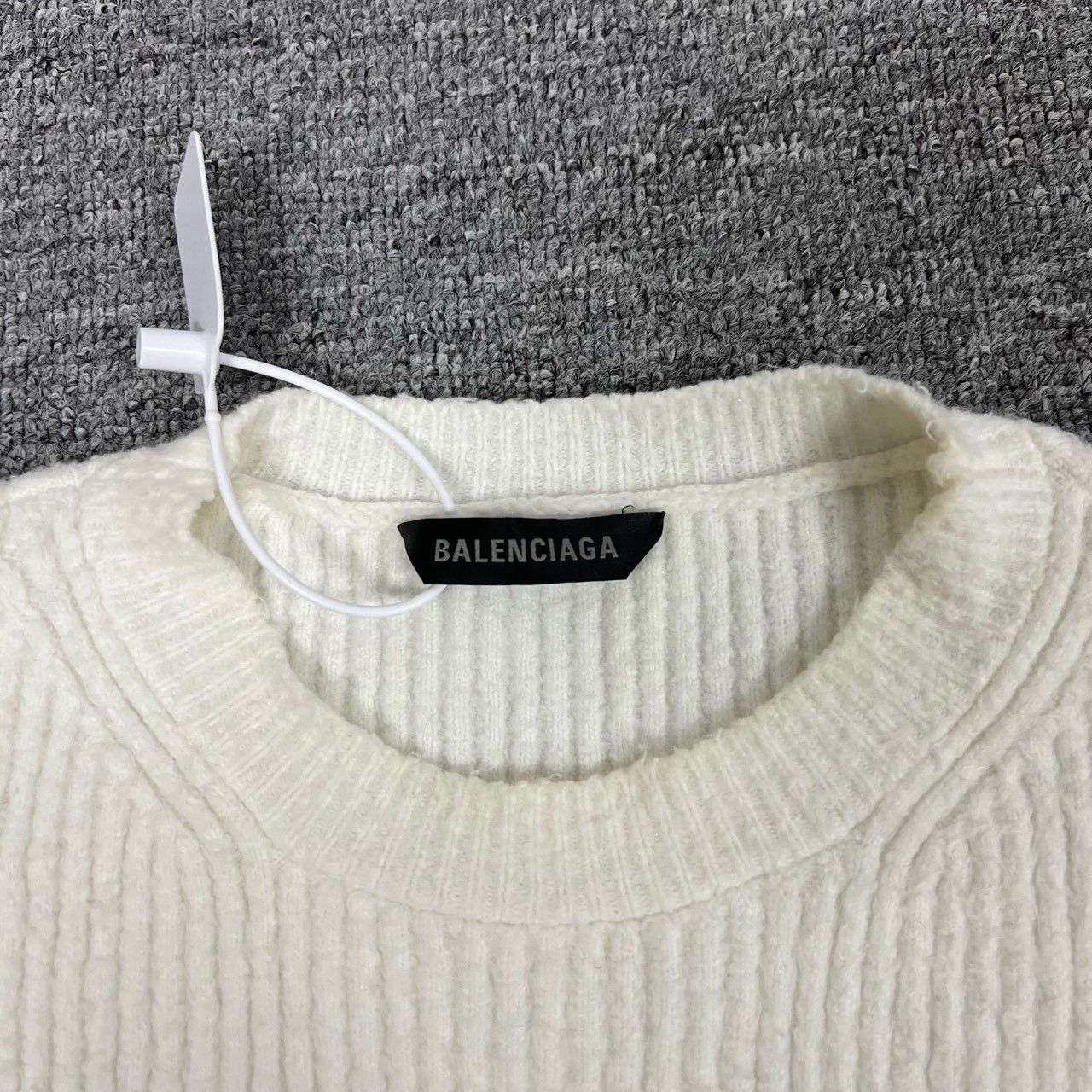Balenciaga Balenciaga Lock Double B White Oversize Sweater 2501-Nextar Size US S / EU 44-46 / 1 - 5 Thumbnail
