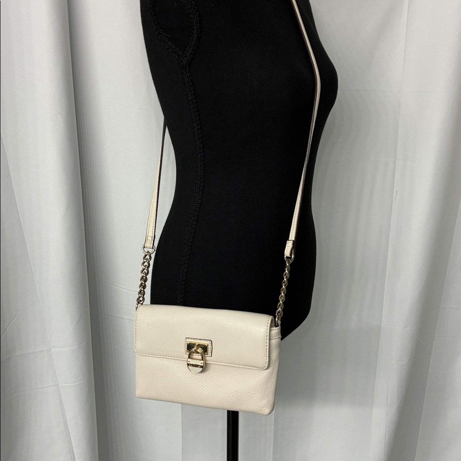 Calvin Klein Y2K Vintage Calvin Klein Cream Leather Crossbody Size ONE SIZE - 1 Thumbnail