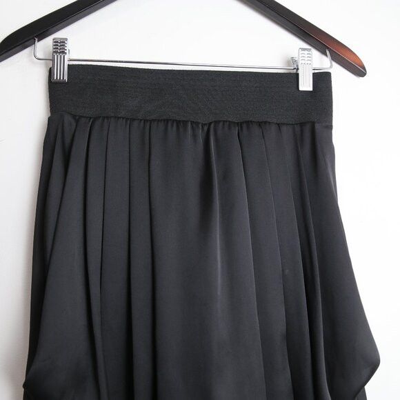 H&M H&M High-Waisted Voluminous Ruffle Detailed Black Mini Skirt Size 27" / US 4 / IT 40 - 2 Thumbnail