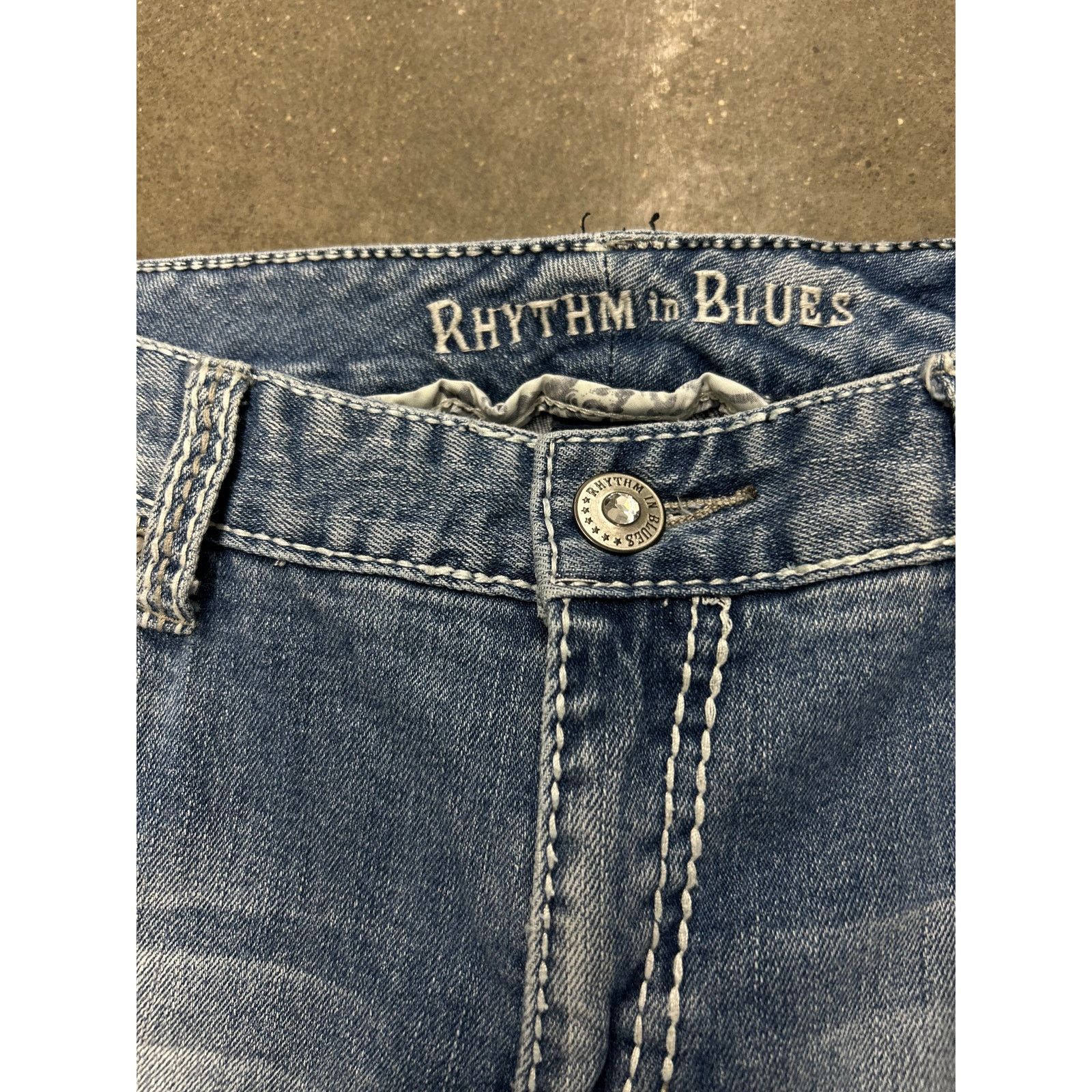 Vintage Y2K Rhythm in Blues Flared Jeweled True Religion tyle Jeans Size 30" / US 8 / IT 44 - 4 Thumbnail
