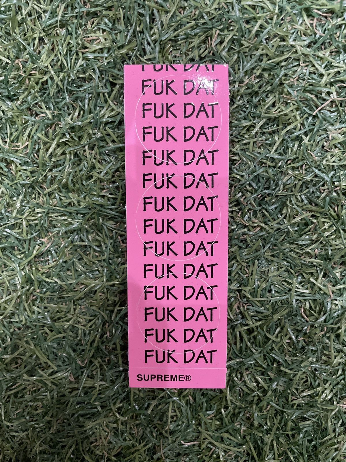 Supreme Supreme Fuk Dat Sticker Pink Black Size ONE SIZE - 1 Preview