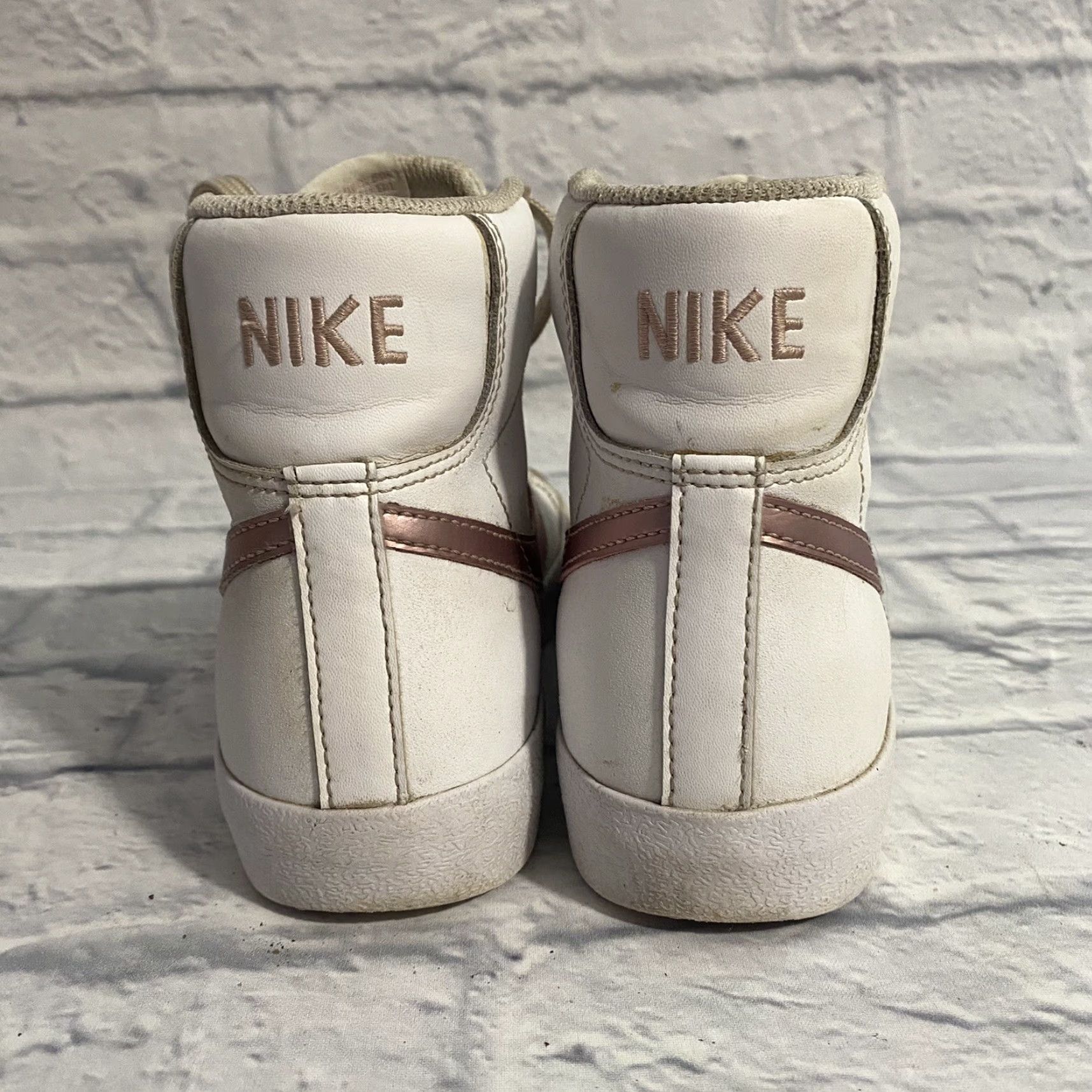 Nike Nike Blazer Mid 77 GS White Pink Glaze Shoes Womens 5.5 DA4086-105 Size S / US 4 / IT 40 - 4 Thumbnail