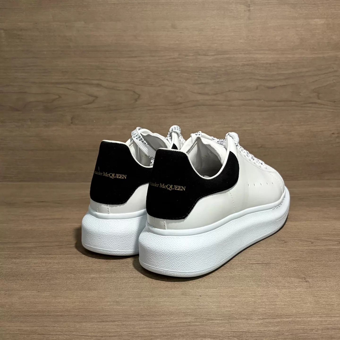 Alexander McQueen Alexander McQueen Women's Black Tail 37.5 Shoes Size US 7 / IT 37 - 3 Thumbnail