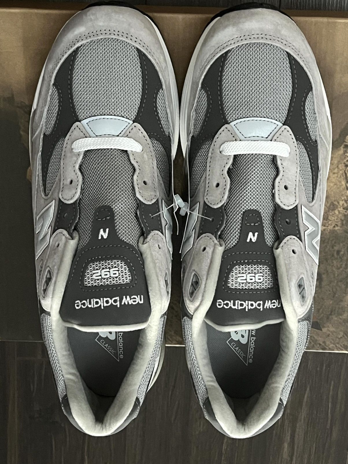 New Balance New Balance 992 GY US 10M Size US 10 / EU 43 - 2 Thumbnail