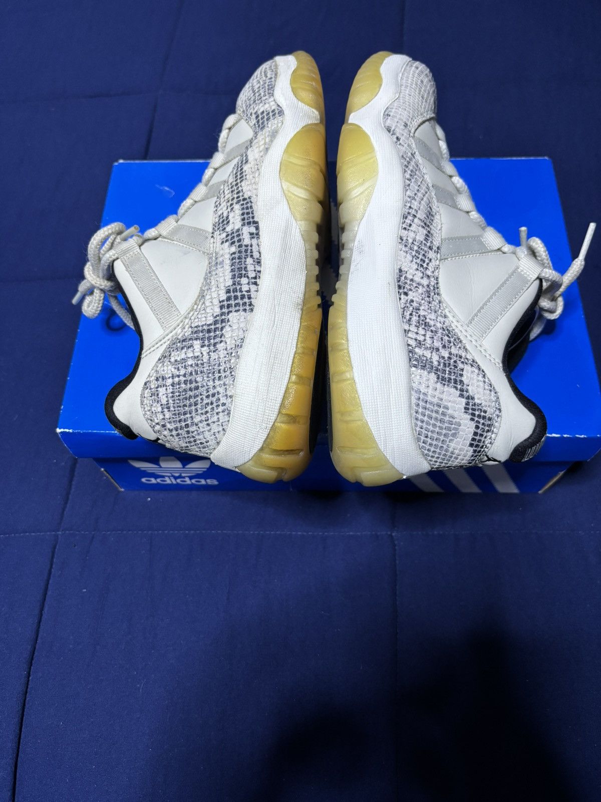 Jordan Brand Jordan 11 Retro Low Light Bone Snakeskin 2019 Size 9 Size US 9 / EU 42 - 2 Thumbnail