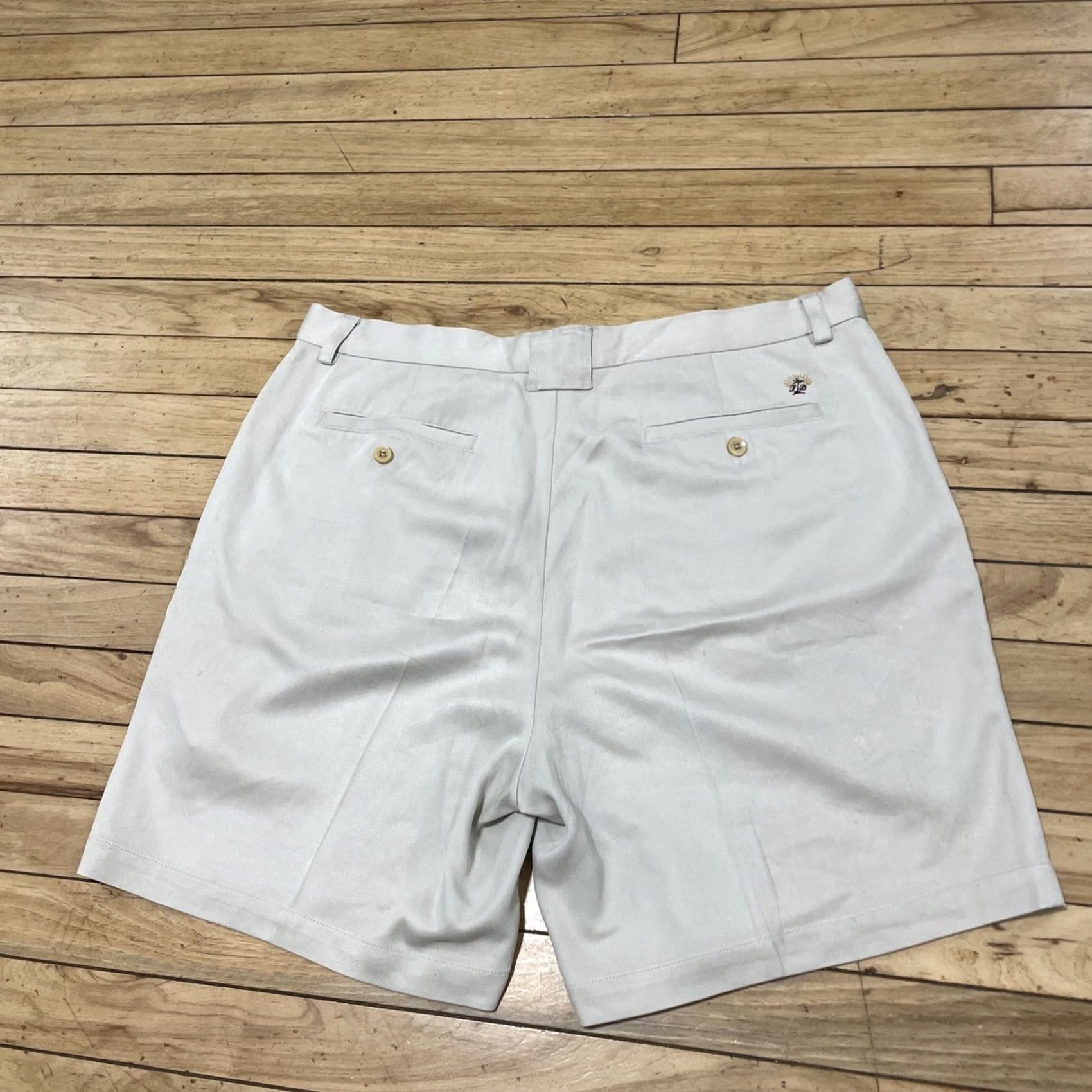 Tommy Bahama VINTAGE Tommy Bahama Pleated Silk Shorts Men 36 Cream Ivory 7" Y2k Old Money Preppy Grunge 90s Beachy Nautical Casual Travel Pockets Mens Size US 36 / EU 52 - 2 Thumbnail