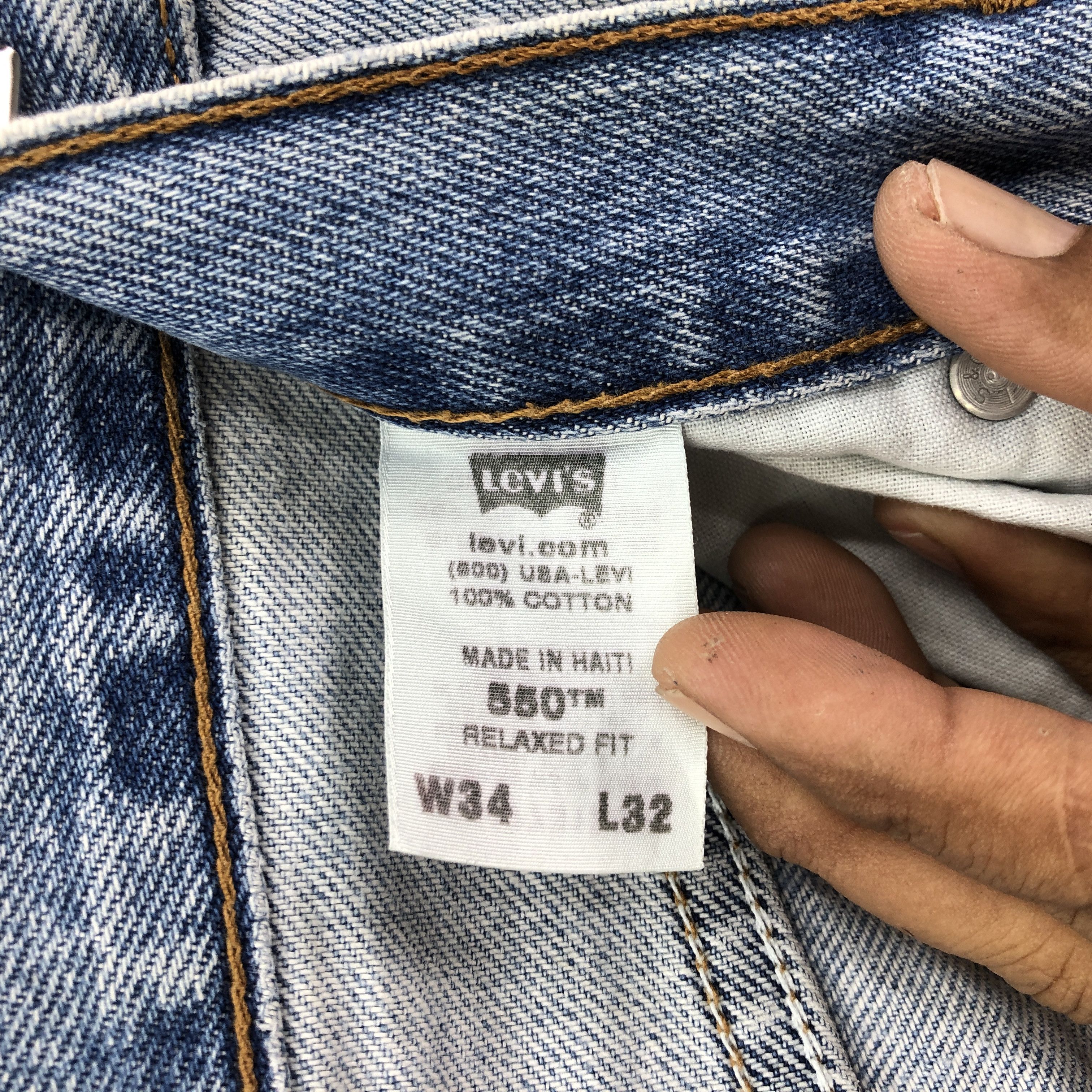Levi's Vintage Levis 550 Distressed Jeans Levi's Light Wash Denim Size US 32 / EU 48 - 8 Thumbnail