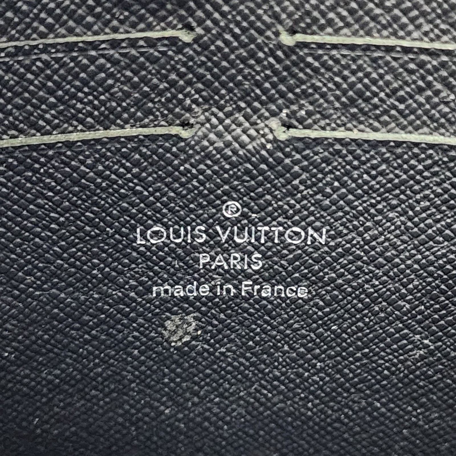 Louis Vuitton Pochette Voyage Pouch MM Clutch Taiga Leather Black Size ONE SIZE - 7 Thumbnail