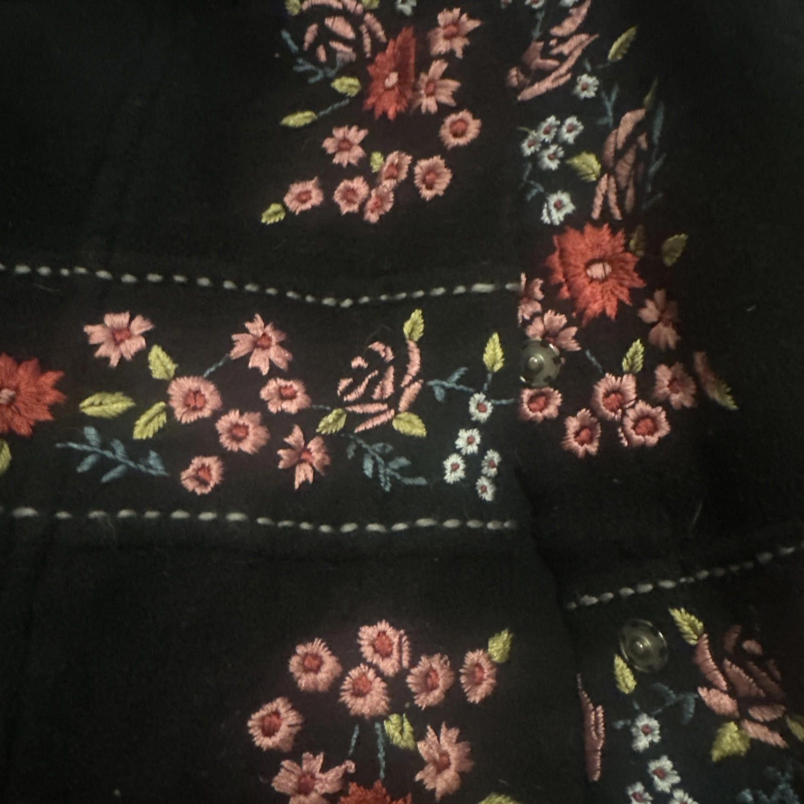 Neiman Marcus Neiman Marcus Cashmere Black Embroidered Jacket SzS Size S / US 4 / IT 40 - 7 Thumbnail