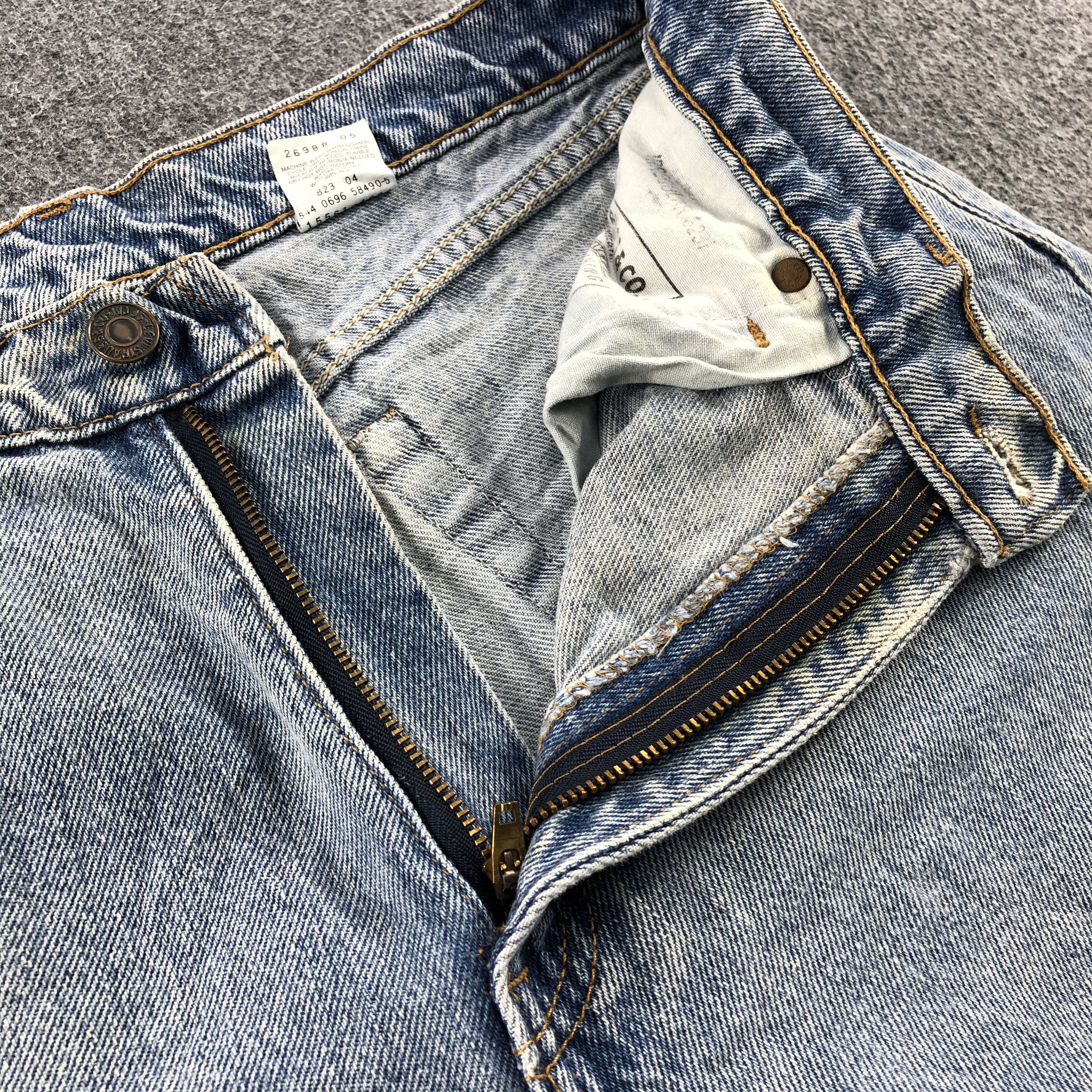 Levi's Vintage 90s Light Wash Levis 561 Jeans-J1208 Size US 31 - 8 Thumbnail