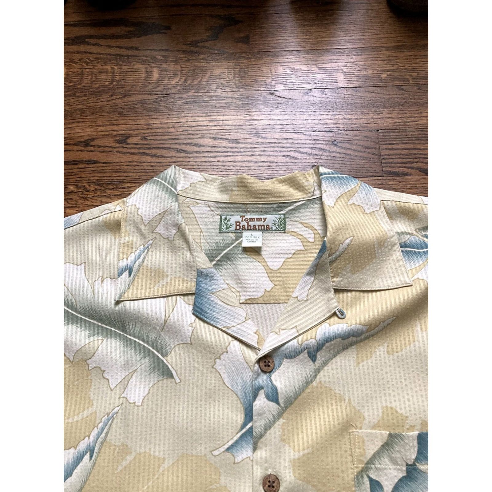 Tommy Bahama Tommy Bahama Shirt Mens Large Yellow Silk Button-Up Hawaiian Camp Floral Short Sleeve Casual Party/Cocktail Travel Size US L / EU 52-54 / 3 - 5 Thumbnail