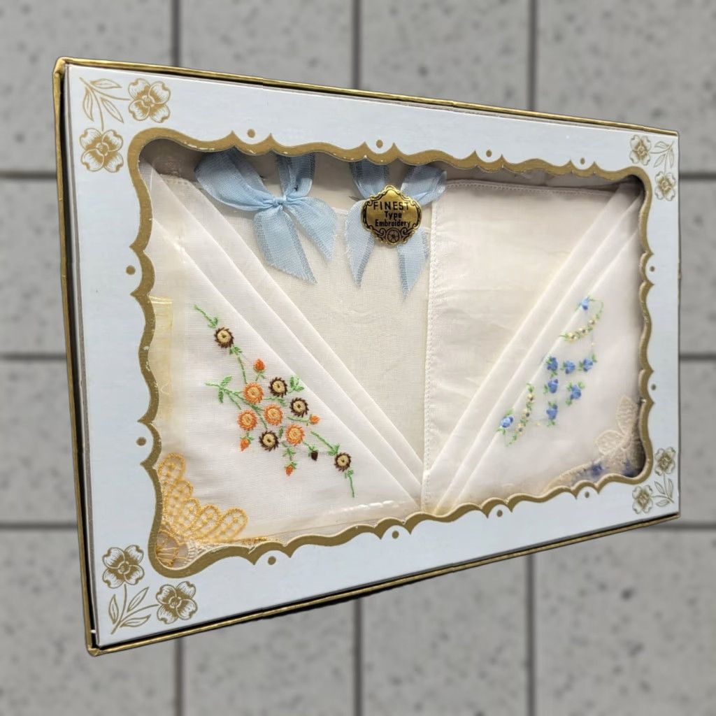 Vintage VINTAGE Handkerchiefs Embroidered Set of 2 in Decorative Box White Floral Never Used Ladies Mens Girls Boys Complex? Size ONE SIZE - 1 Thumbnail