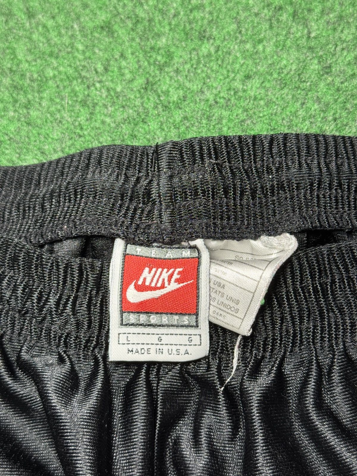 Nike Nike Vintage Black 90s Drawstring Gym Basketball Lrg Shorts Size US 30 / EU 46 - 2 Thumbnail