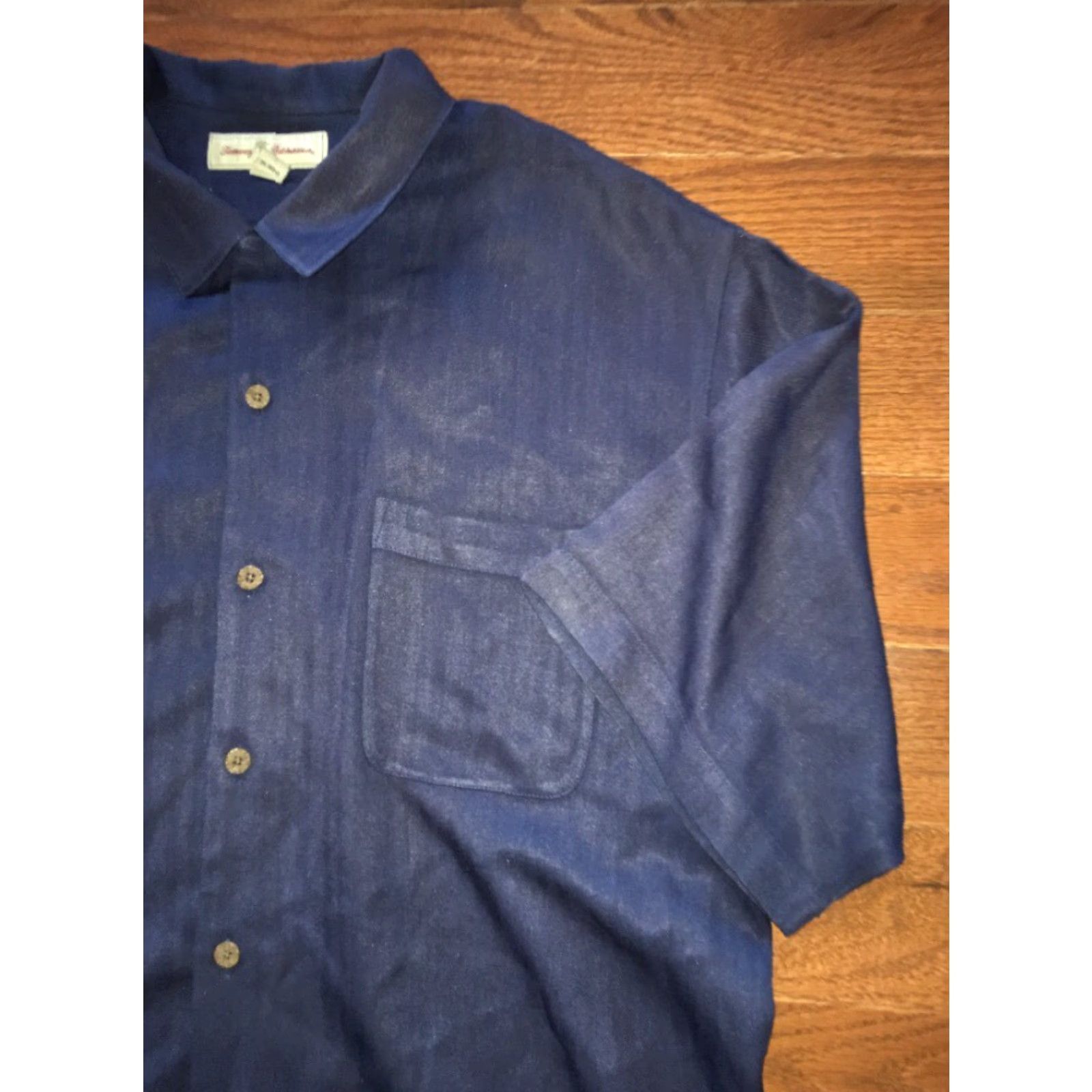 Tommy Bahama VINTAGE Tommy Bahama Shirt Hawaiian Mens Navy Blue 100% Silk Size L Short Sleeve Solid Pattern Button-Up Front Hole in back Recovery? Size US L / EU 52-54 / 3 - 2 Thumbnail