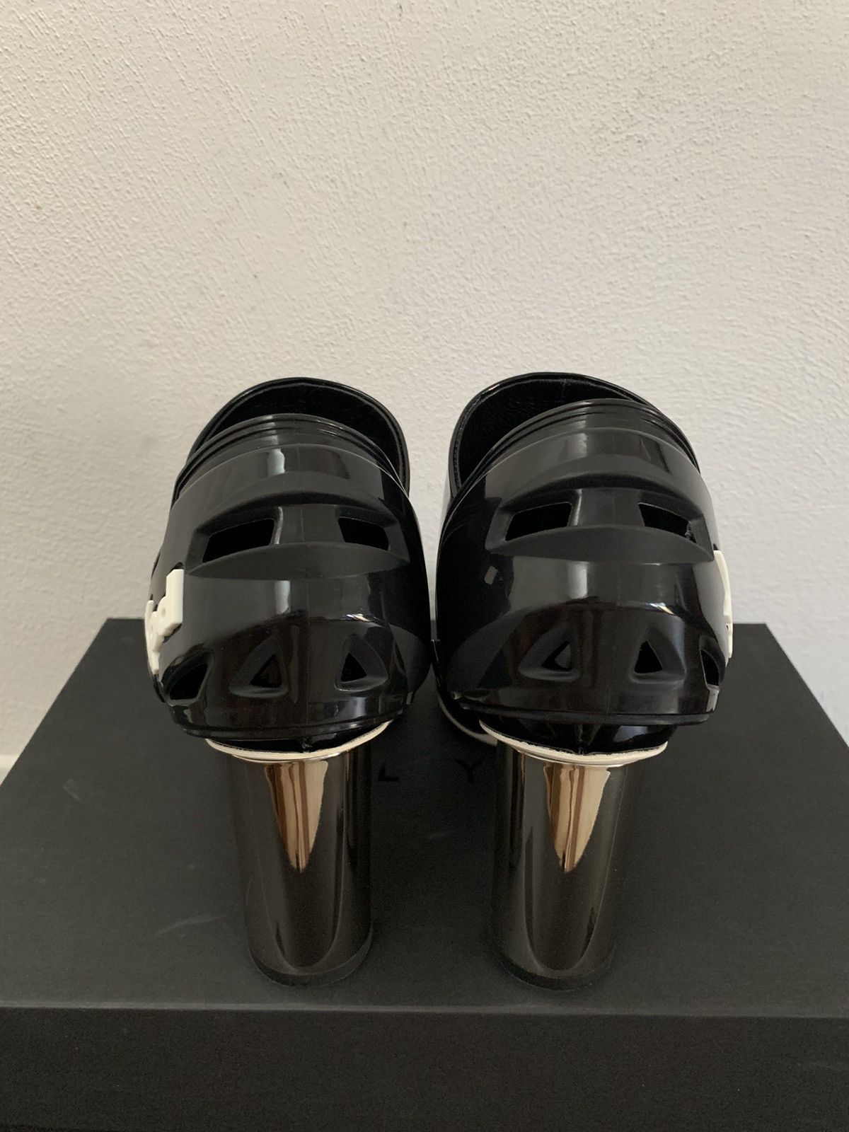 1017 ALYX 9SM Alyx Black Vernice Aw Moto Heel Size US 7 / IT 37 - 14 Thumbnail