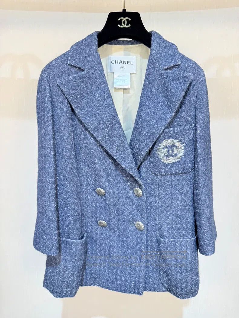 Chanel Chanel 12p badge embroidered suit jacket Size XS / US 0-2 / IT 36-38 - 2 Thumbnail