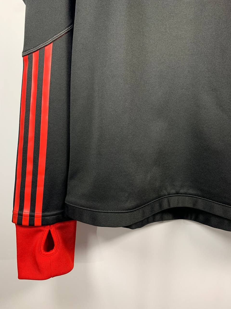 Adidas × Vintage Adidas Liverpool FC Training Top 2010/11 Black Red Size US M / EU 48-50 / 2 - 3 Thumbnail