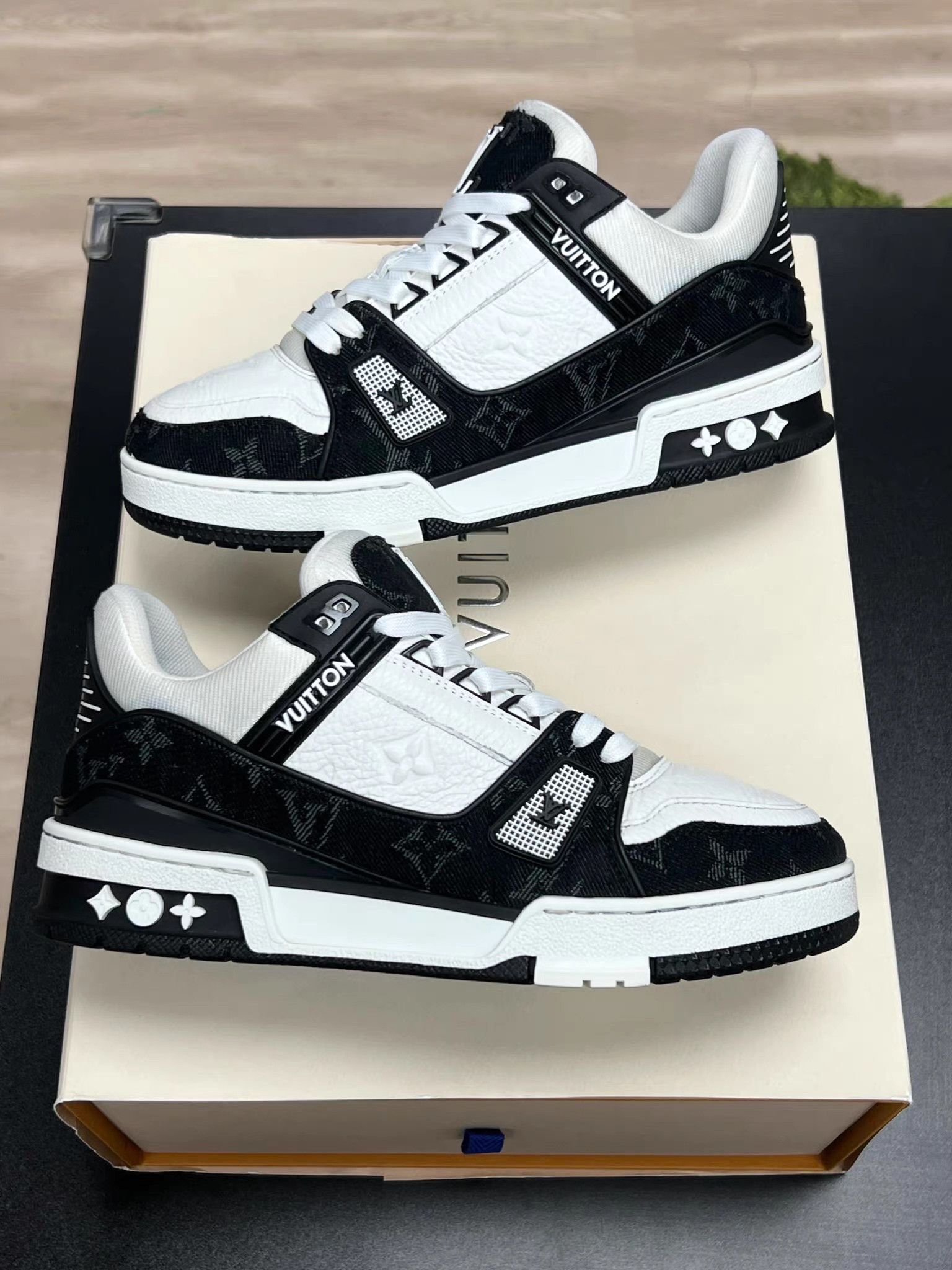 Louis Vuitton LV TRAINER Black White Denim Panda Sneakers K15 Size US 8 / IT 38 - 4 Thumbnail