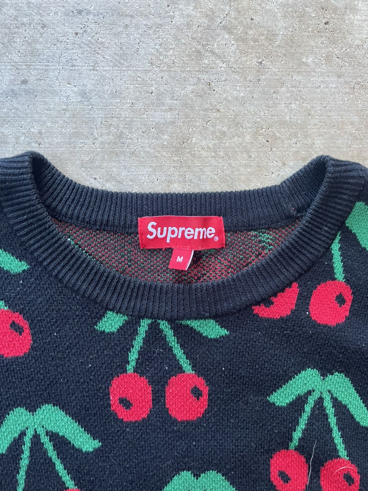 Supreme Supreme Cherry Sweater FW14 Size Medium Black Cherries Knit Size US M / EU 48-50 / 2 - 2 Thumbnail