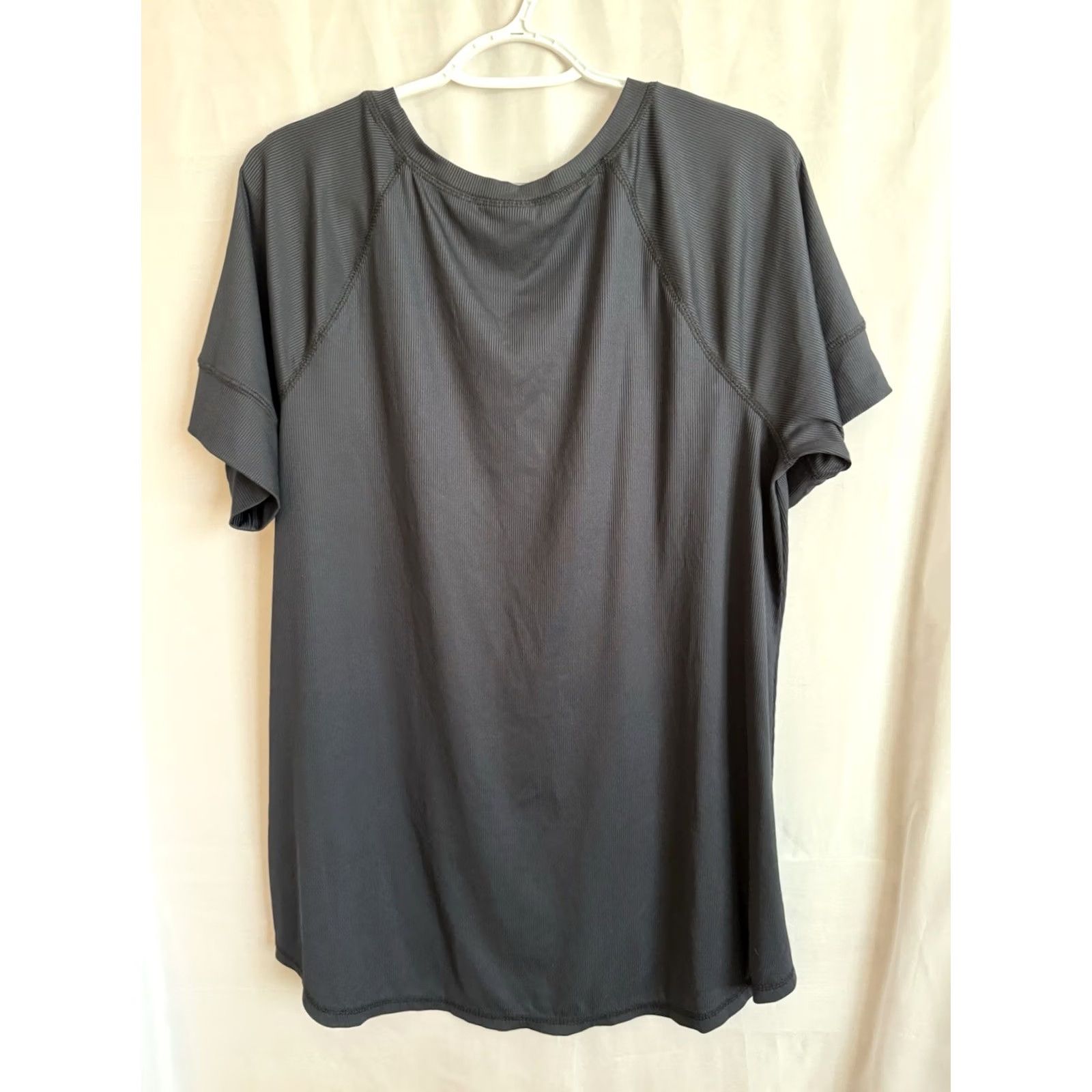 Vintage LuLaRoe Women's XL Black Ribbed Short Sleeve Athletic Top Size 40" / US 18 - 6 Thumbnail