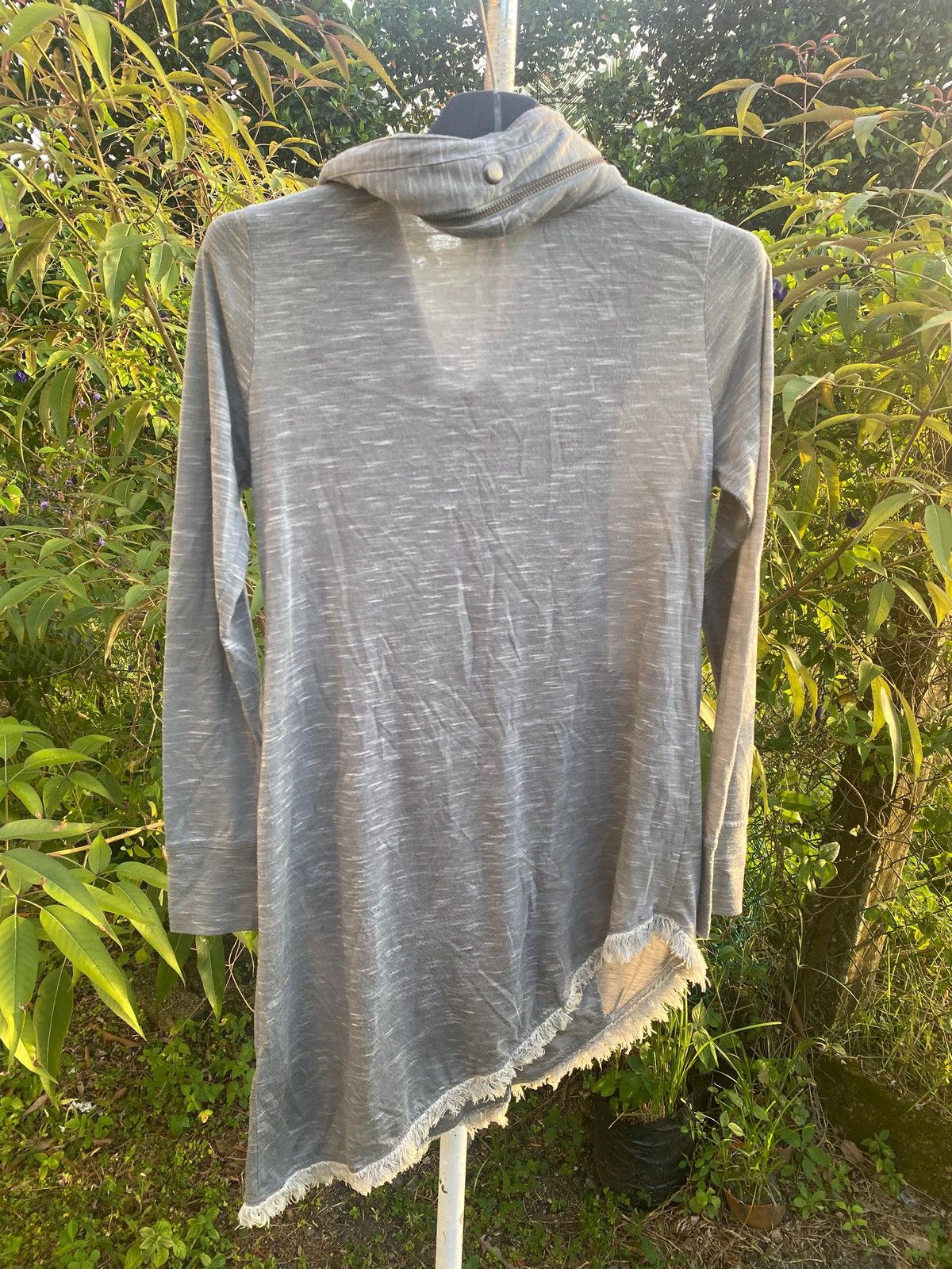 Tornado Mart Tornado Mart asymmetric zip hoodie with a distressed hem Size ONE SIZE - 2 Thumbnail
