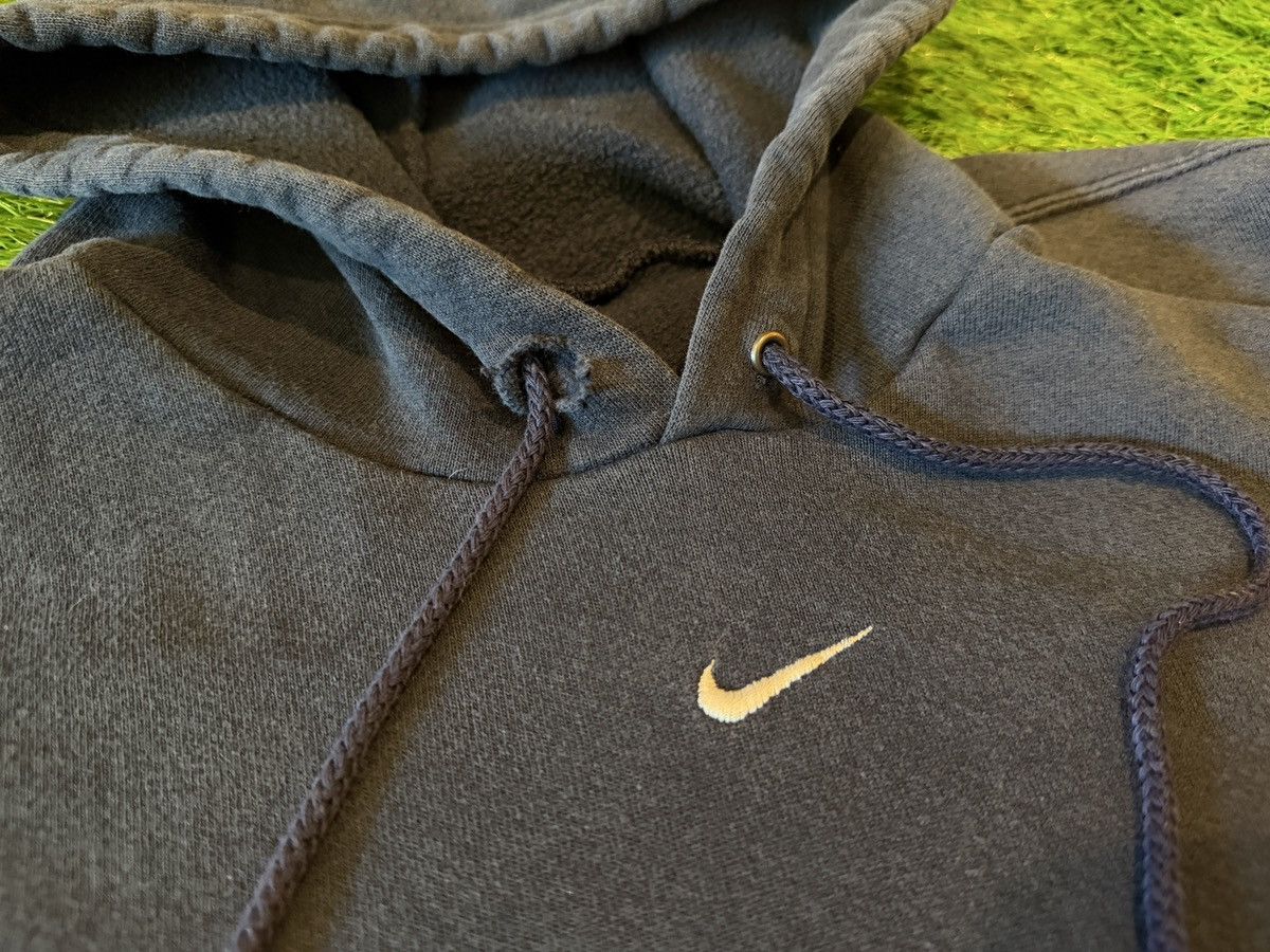 Nike VTG Nike Gray Tag Distressed Center Swoosh Y2K Grunge Hoodie Size US L / EU 52-54 / 3 - 4 Thumbnail