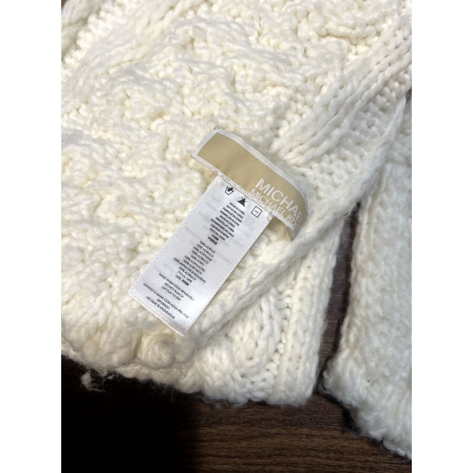 Michael Kors Michael Kors Scarf Knit Solid Acrylic White Women Chunky Button Knit Scarf Scarf Women Michael Kors Size ONE SIZE - 3 Thumbnail