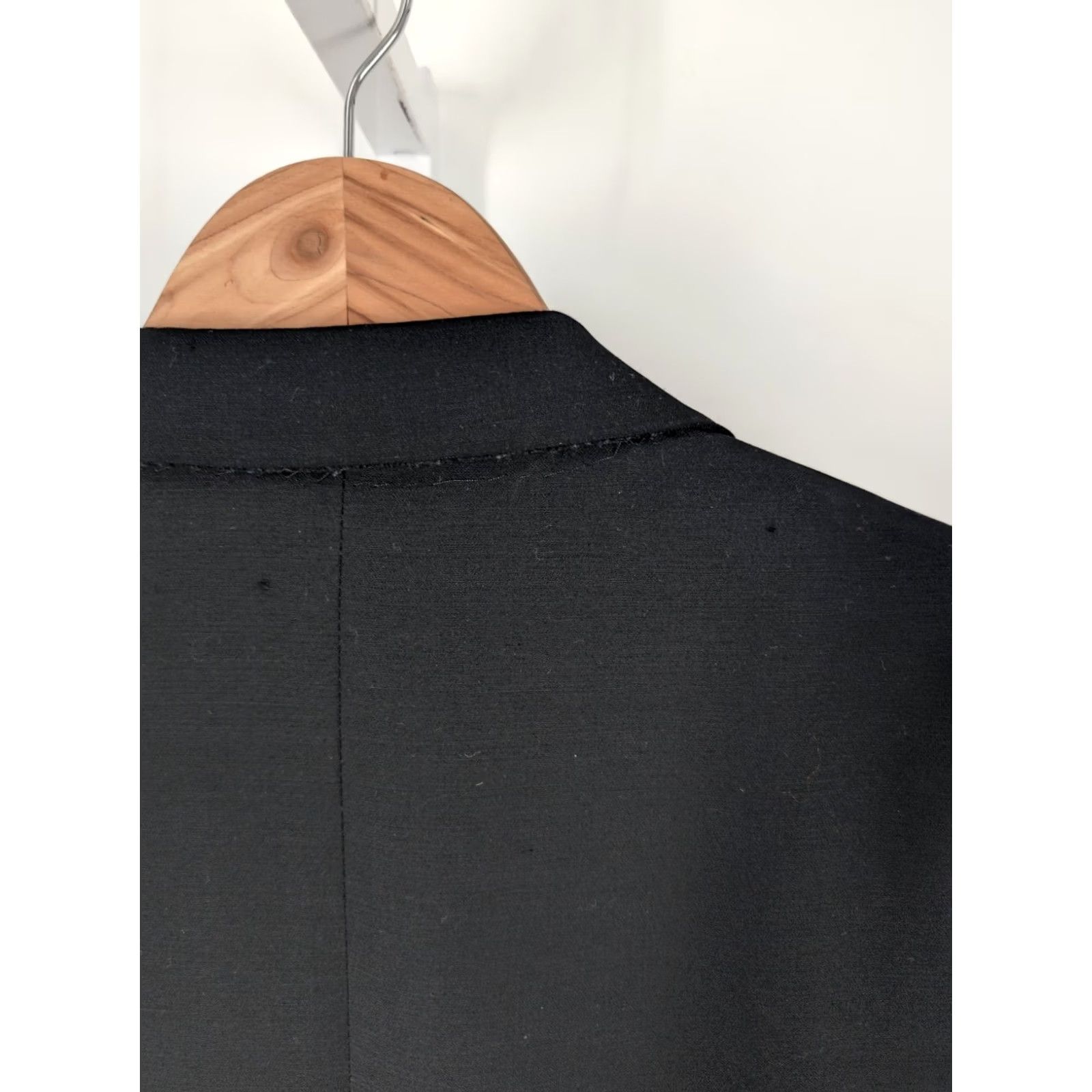 Giorgio Armani VINTAGE Giorgio Armani Blazer Tuxedo Jacket Men's 44 Black Wool Silk 1990s Wedding Formal 2-Button One-Button Deep Lapel Italy Size 44R - 7 Thumbnail